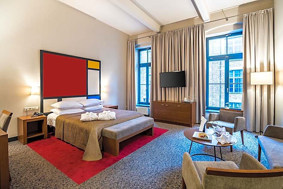 Photo 1 of 14 of Junior Suite