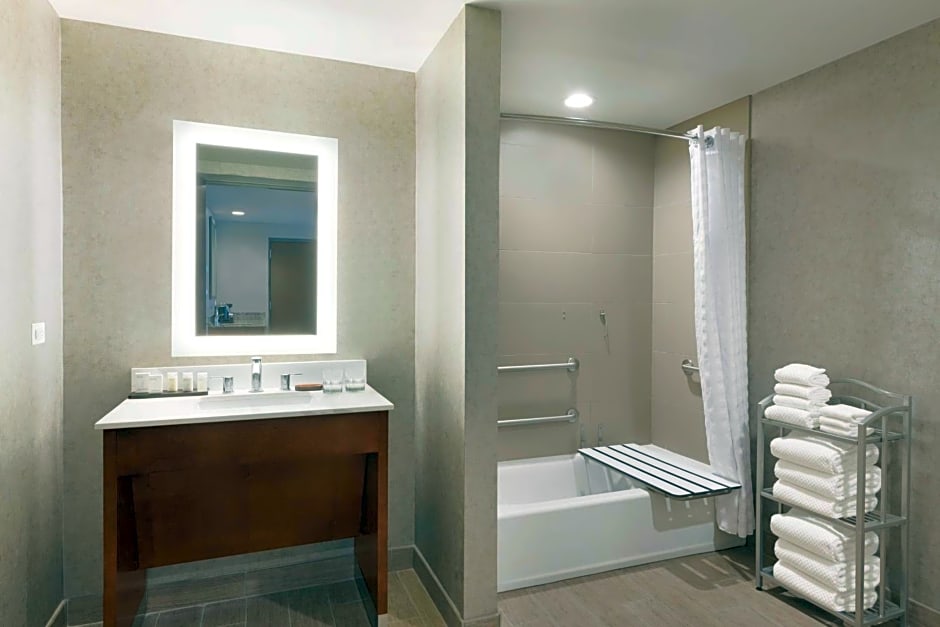 Embassy Suites By Hilton Chicago-Naperville