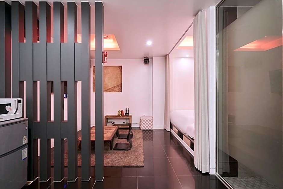 Show Hotel