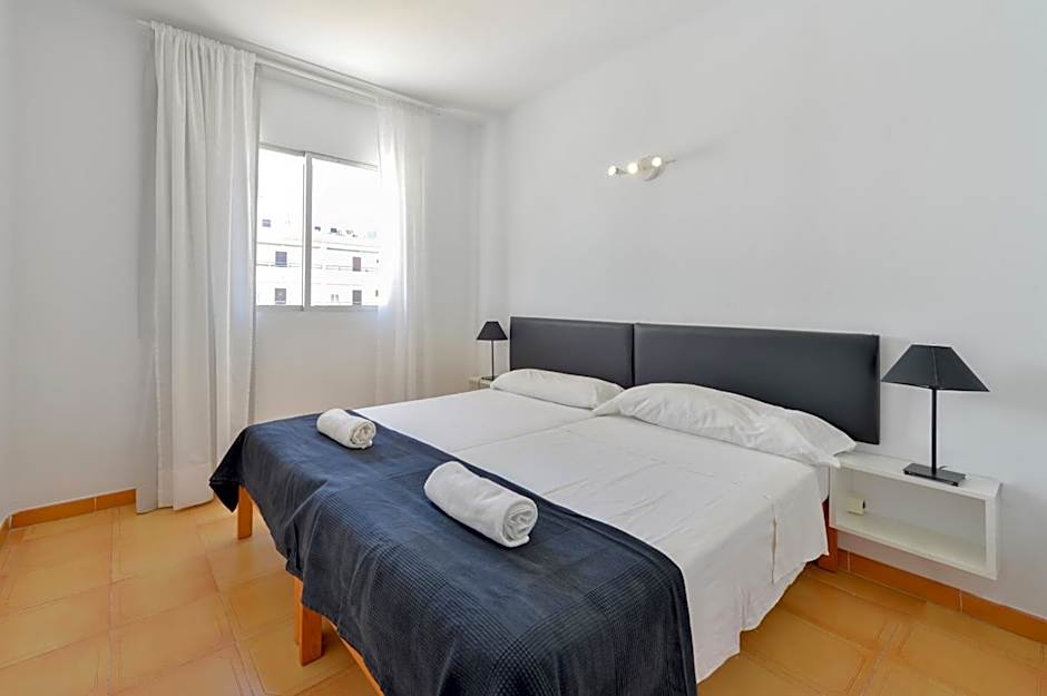 Apartamentos San Antonio Beach