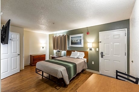 Studio 1 Queen Bed Smoking