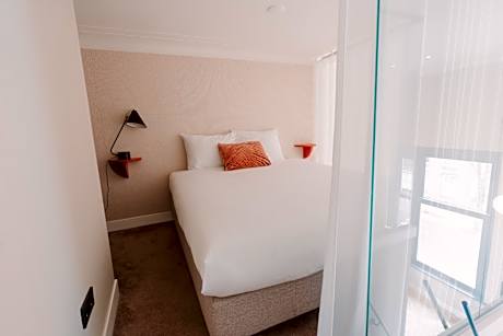 Sixtuple room