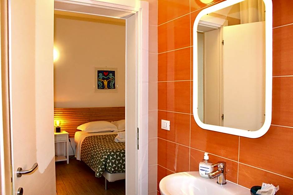 The Green Gate - Airport Guest House