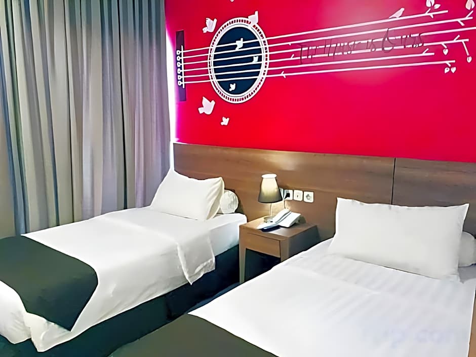 Front One Hotel Pamekasan Madura