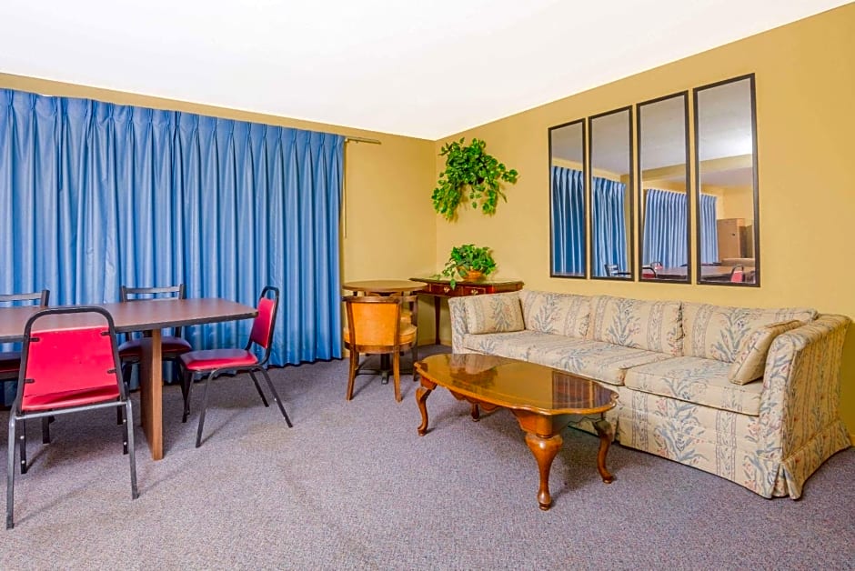 Super 8 by Wyndham Shelbyville