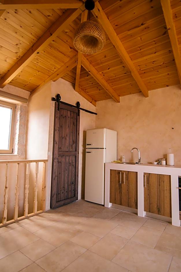 Mani Luxury Suites and Studios in Gytheio with Private Pools