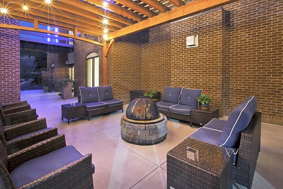 Holiday Inn Express & Suites Geneva Finger Lakes, an IHG Hotel