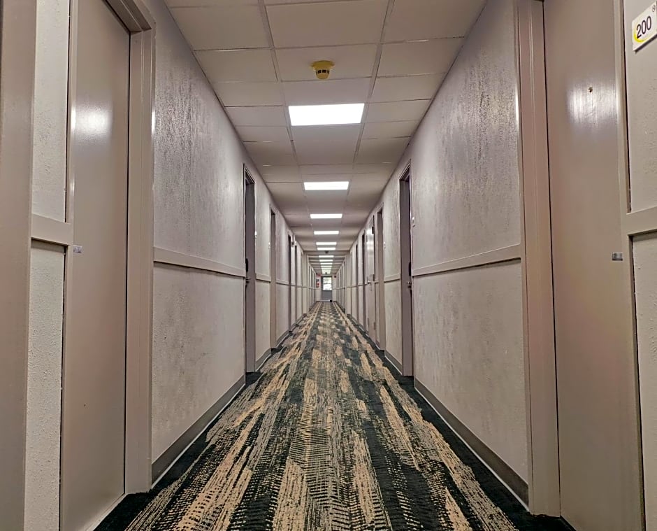 Super 8 by Wyndham Rockford I-90/Casino District