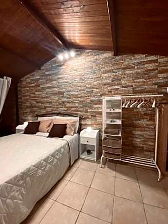 Deluxe Room (2 Adults + 1 Child)