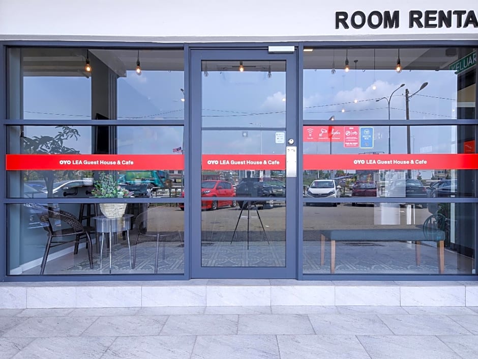 SUPER OYO 1145 Lea Guest House & Cafe