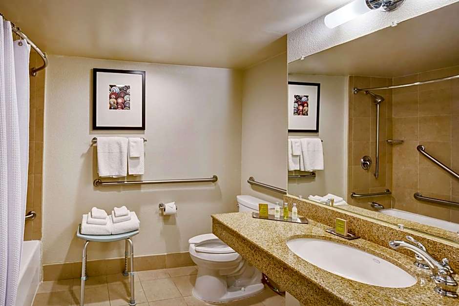 DoubleTree by Hilton Hotel Berkeley Marina