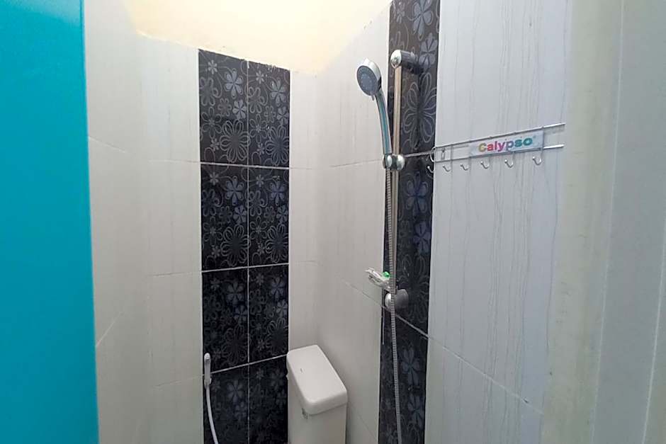 OYO 93768 Setia Budi Guest House 1