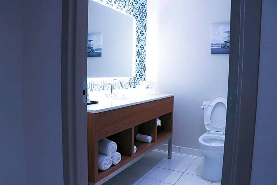 Days Inn & Suites by Wyndham Fort Myers Near JetBlue Park