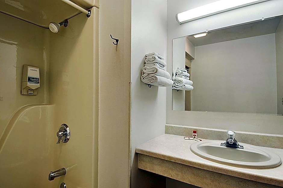 Hotel Iron Mountain Inn & Suites