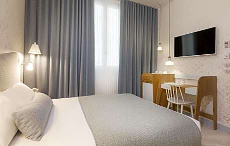 Classic Single Room with Large Bed