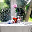 La Vie En Rose Hotel