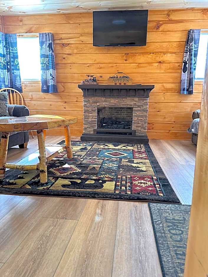 Rowe's Adirondack Cabins of Schroon Lake