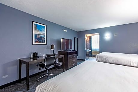 Queen Room with Two Queen Beds and Word Desk - Pool View