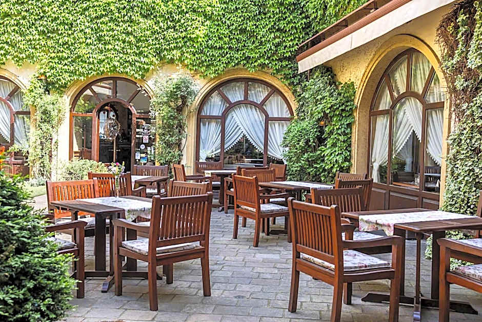 Hotel Octarna - Free On-site Parking