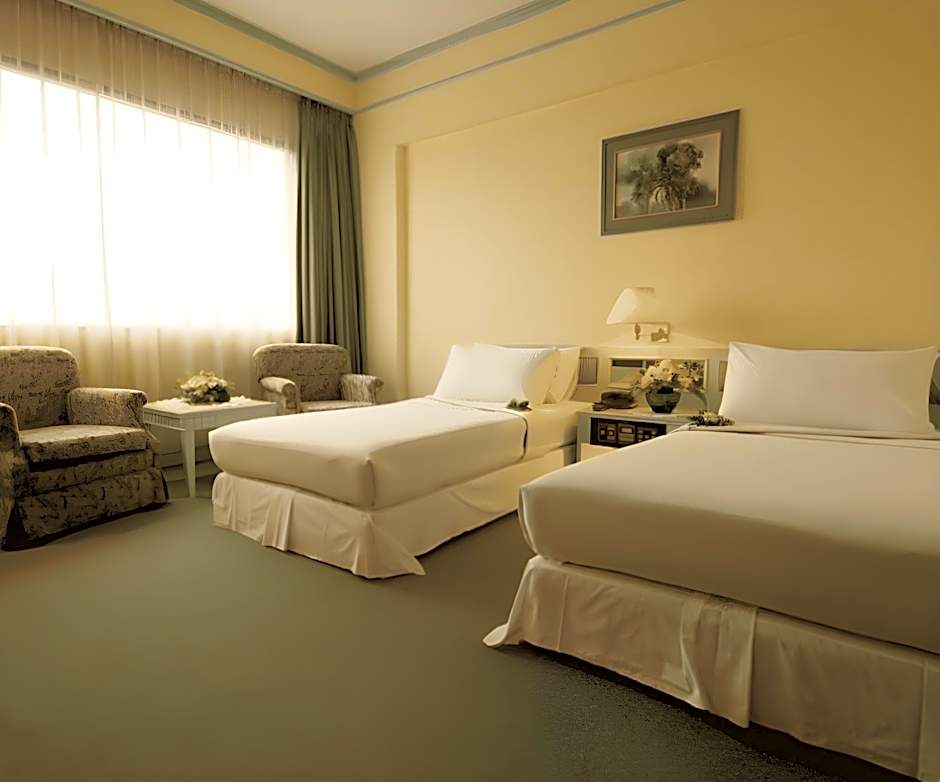 Louis Tavern Hotel - SHA Certified