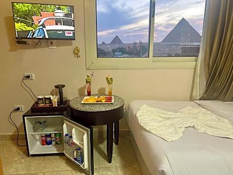 Deluxe Double Room with Pyramids View