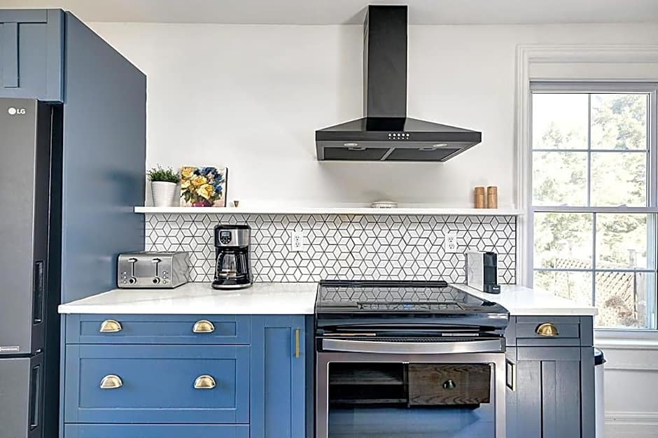 The Gem - Beautiful farmhouse with hot tub