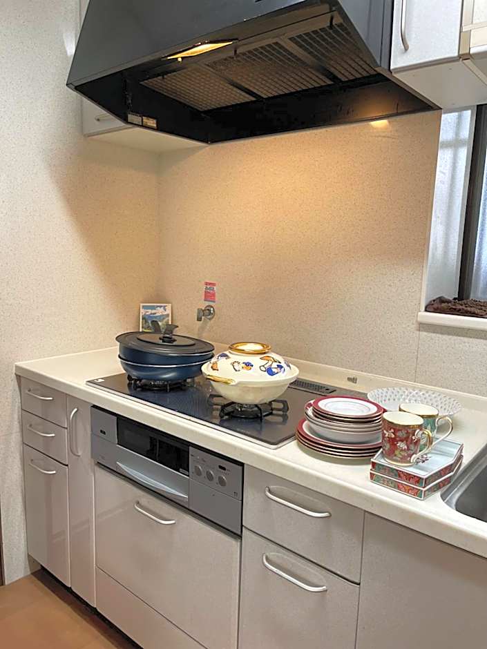 season guest house in nishi shinjuku 100 square meters, 4 bedrooms, 2 living rooms