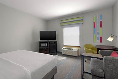 1 King Mobility/Hearing Access Tub Studio Ns