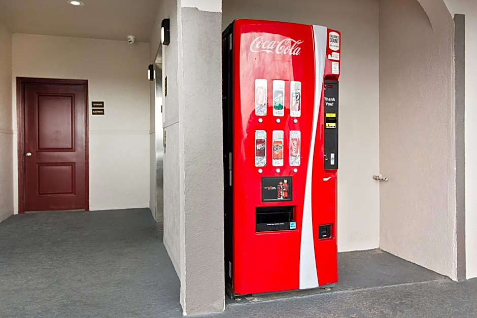 Red Roof PLUS+ Galveston - Beachfront