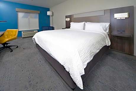 King Room with Roll-In Shower - Disability Access