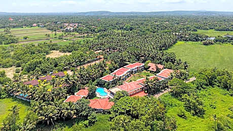 Coconut Grove Beach Resort