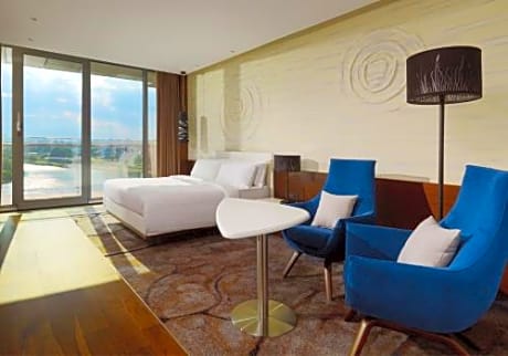 Premium Suite, Executive Lounge Access, 1 King, River View