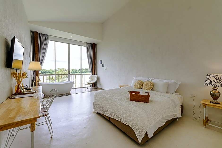 White Wall Riverfront Hotel