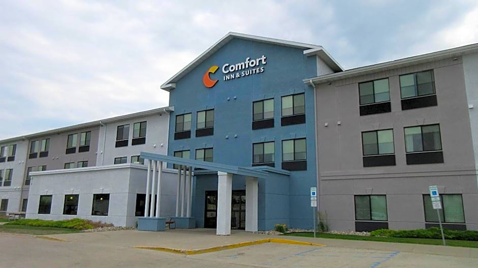 Comfort Inn & Suites Grand Forks near Alerus Center