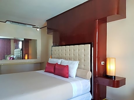 Superior Deluxe Room with Free Airport Transfer 