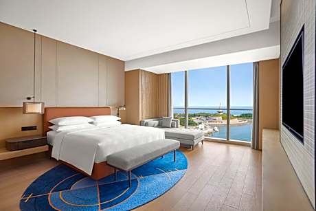 Executive King Suite with Ocean View - Club Lounge Access