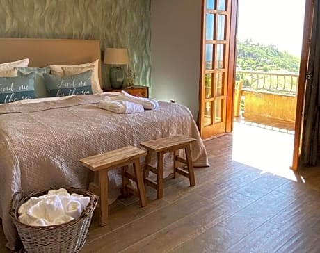 Deluxe Double Room with Balcony and Sea View