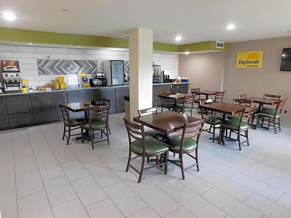 Days Inn by Wyndham Des Moines-West Clive