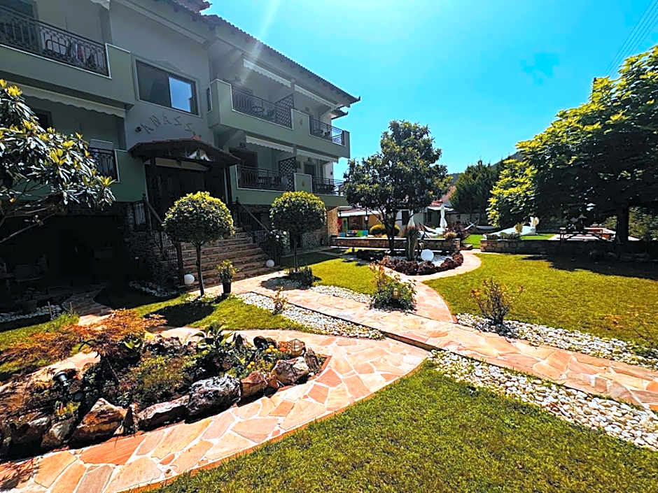 Anassa Deluxe Apartments & Studios