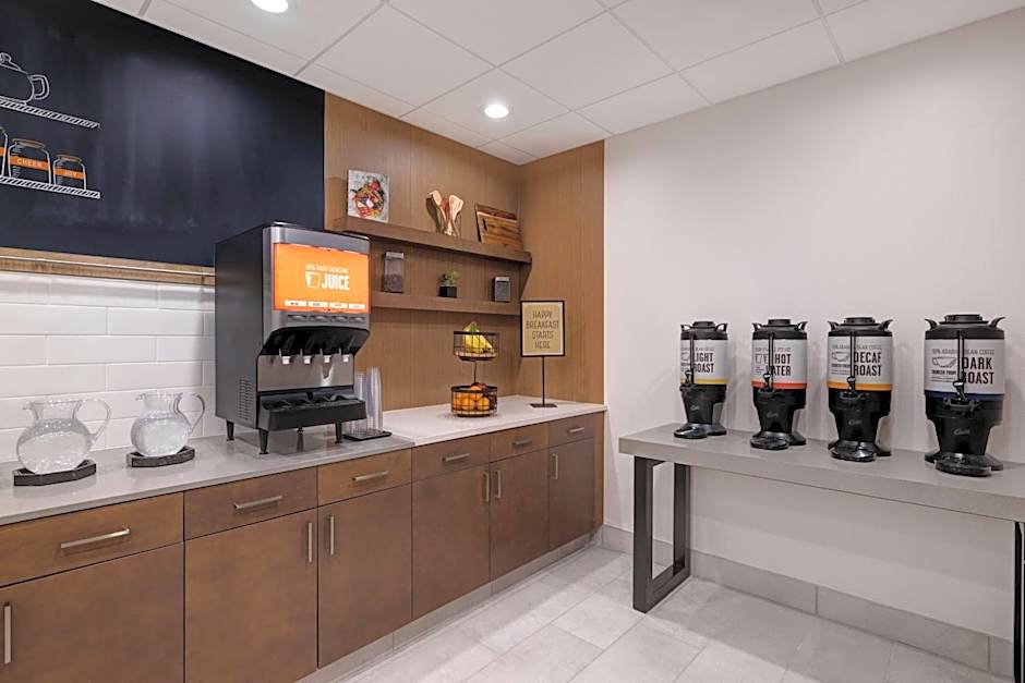 Hampton Inn By Hilton & Suites Marina