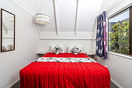 Deluxe One Bedroom Suite