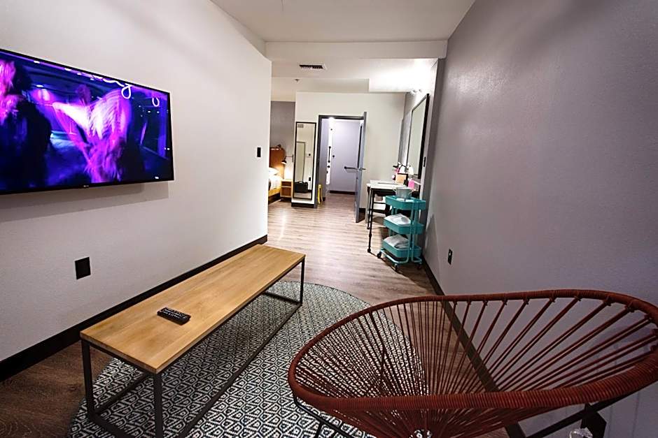 Moxy by Marriott New Orleans Downtown/French Quarter Area