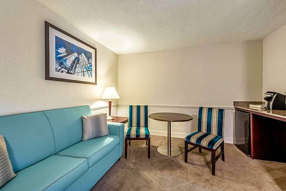 The Blu Hotel Blue Ash Cincinnati, an Ascend Collection Hotel