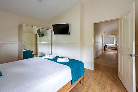 Deluxe Cabin - Sleeps 5 - Accessible