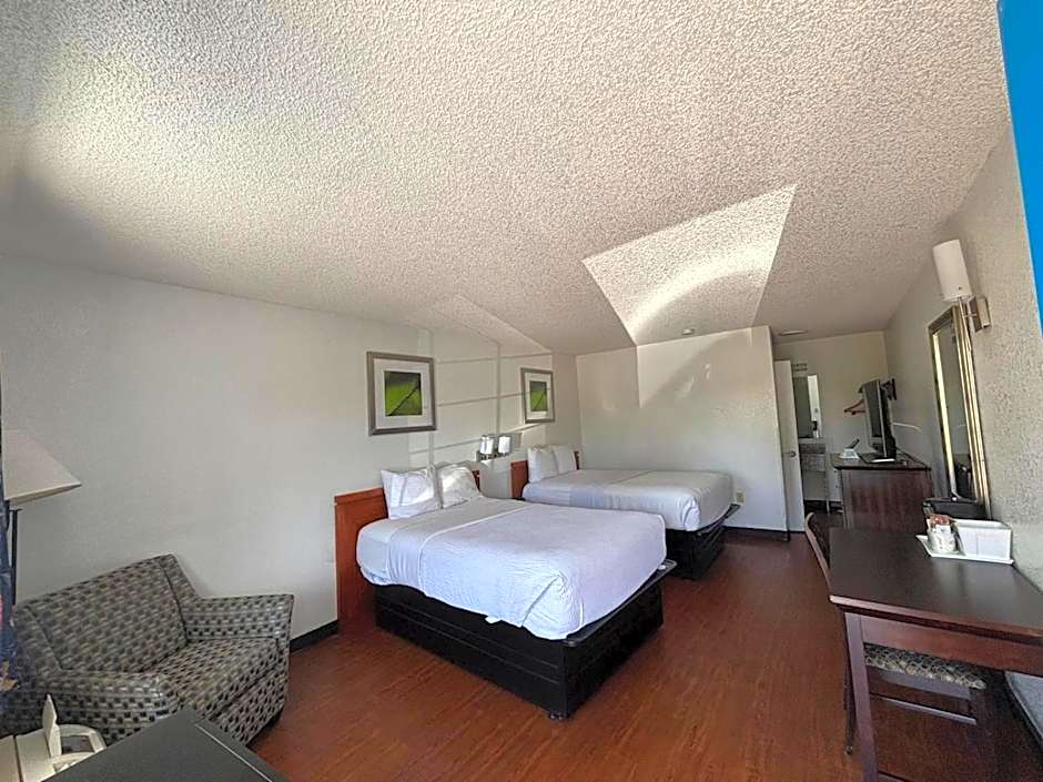 Travelodge Suites by Wyndham MacClenny