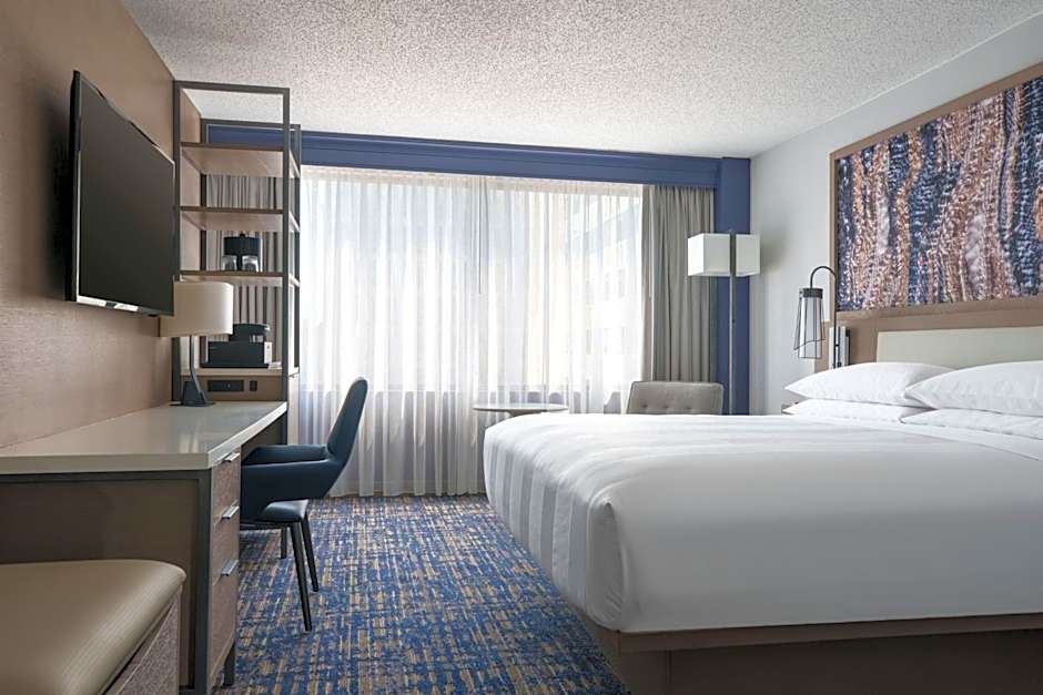 Photo 1 of 2 of 1 King Bed or 1 Double Bed, City View, Concierge Level