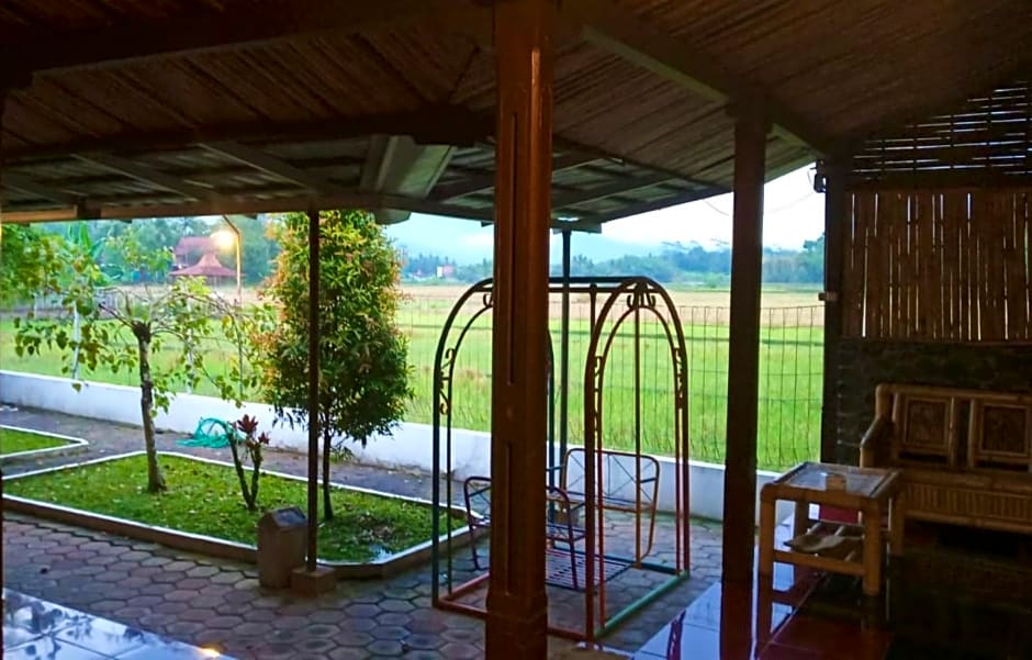 Rajasa Hotel by ZUZU