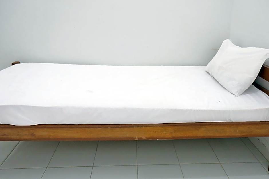 OYO Life 92925 Kost Bu Mala 2 Syariah