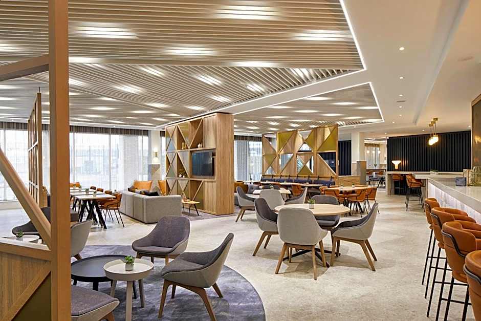 Courtyard By Marriott London City Airport