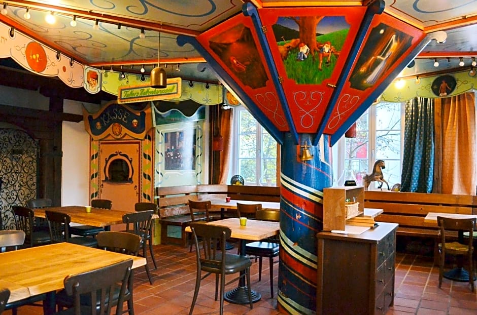 Hotel "Cafe Verkehrt" - Wellcome Motorbiker, Berufsleute und Reisende im Schwarzwald